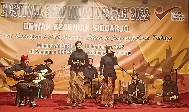 Salah satu peserta Festival Seni Munali Patah (FSMP) 2022 di Dekesda Art Center, Jl. Erlangga 67 Sidoarjo, Rabu (7/9/2022) malam.