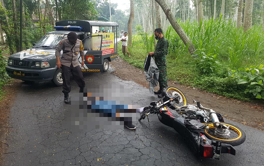 Kondisi kendaraan dan korban usai terlibat laka dengan truk di Hutan Desa Maliran, Kecamatan Ponggok.