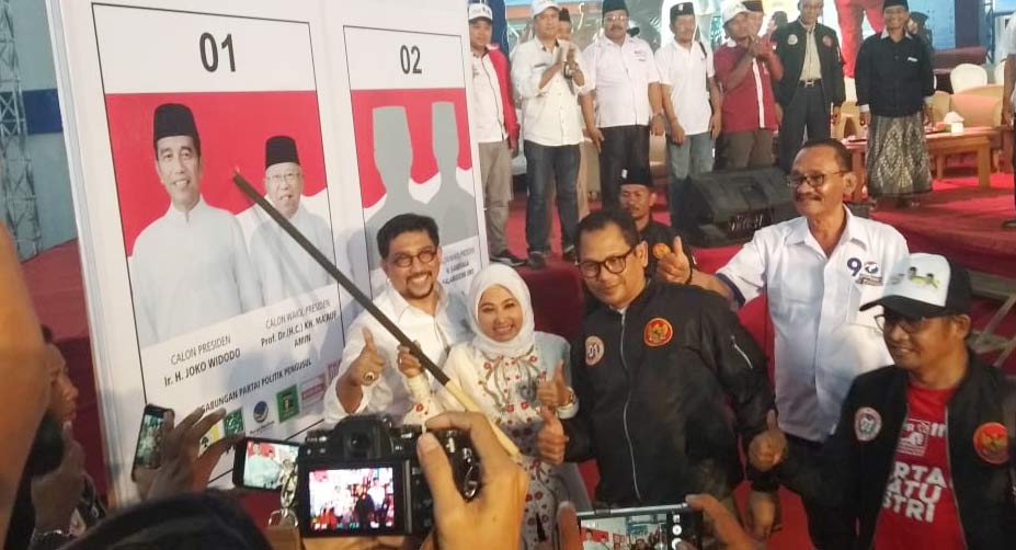 Ketua TKD Jatim Machfud Arifin didampingi Wabup Kartika Hidayati dan Wakil Ketua DPRD Abdul Ghofur.
