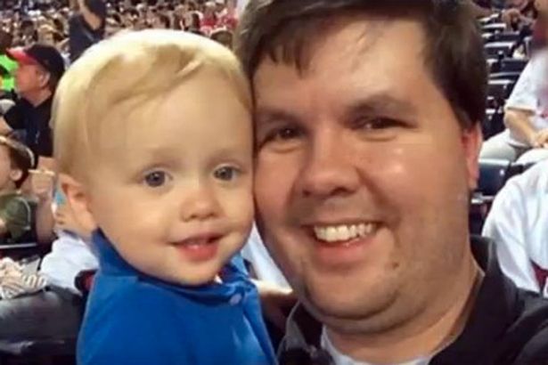  Justin Ross Harris dan anaknya, mediang Cooper. foto: mirror.co.uk