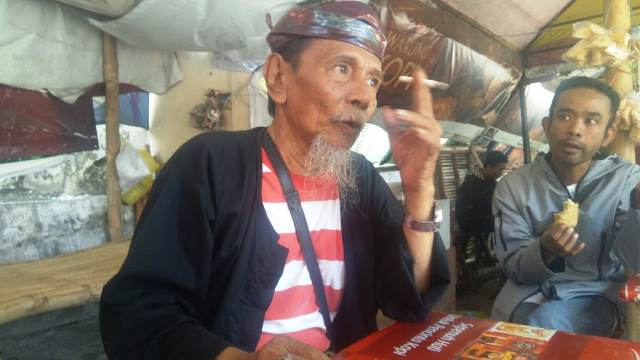 Guco, salah satu pegiat seni di Kota Probolinggo belakangan mulai mempertanyakan soal anggaran dana giat Larung Sesaji Bumi.

