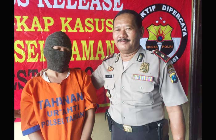 Geger saat dikeler Kapolsek Taman Kompol Sudjut  di Mapolsek Taman, Minggu (10/12).