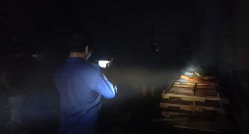 Kondisi gudang palet di Sidoarjo yang terbakar.