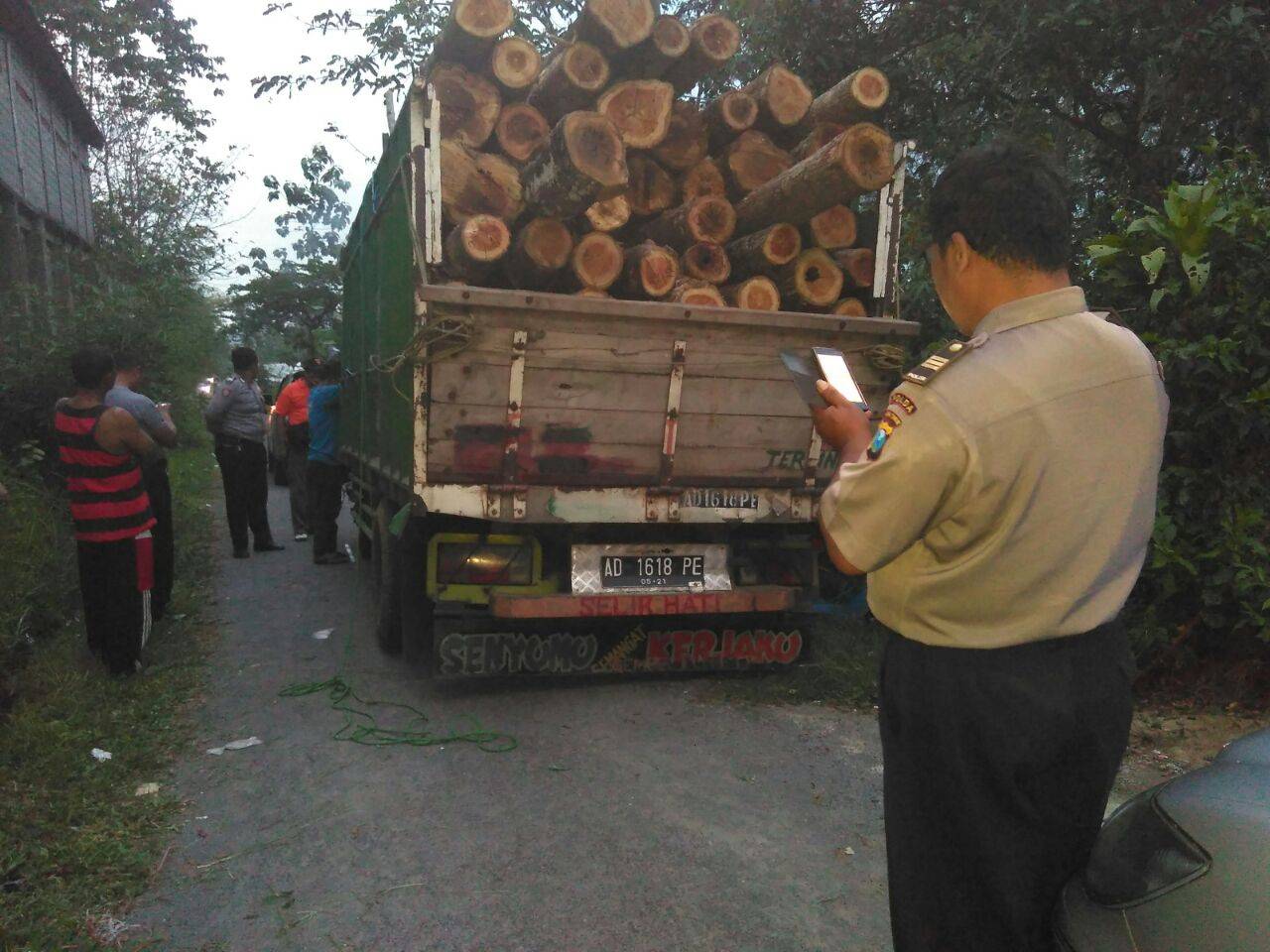 Truk yang ditinggalkan pelaku