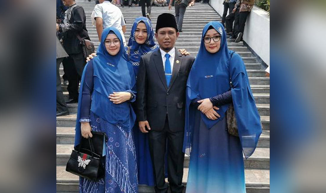 Inilah Tiga Anggota DPR yang Bawa Tiga Istri saat Dilantik