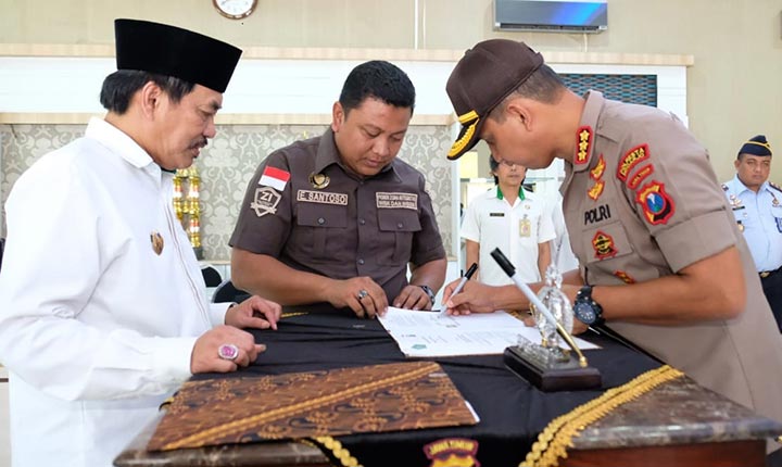 Penandatanganan nota kesepahaman Polresta Sidoarjo bersama instansi terkait.