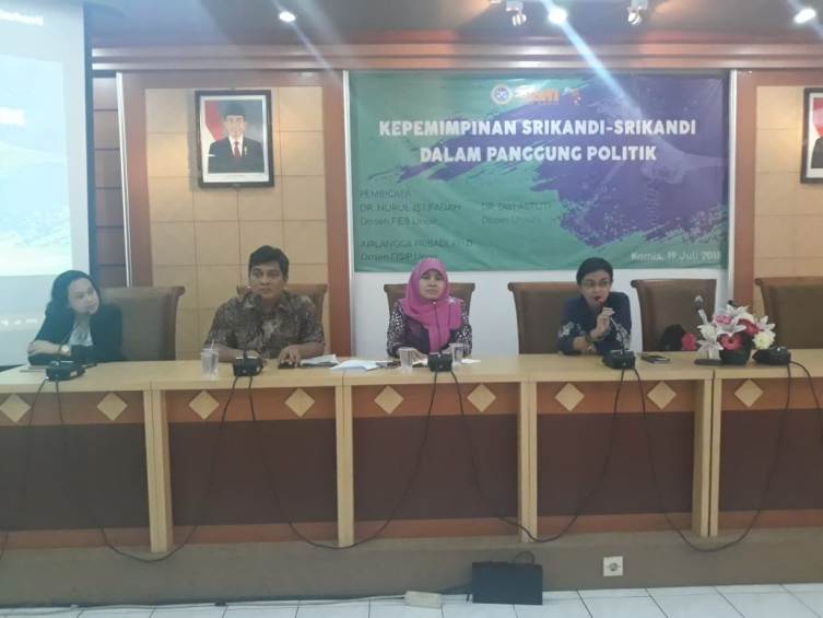 Dialog bertema Kepemimpinan Srikandi-Srikandi dalam Panggung Politik di Gedung A FISIP Unair.