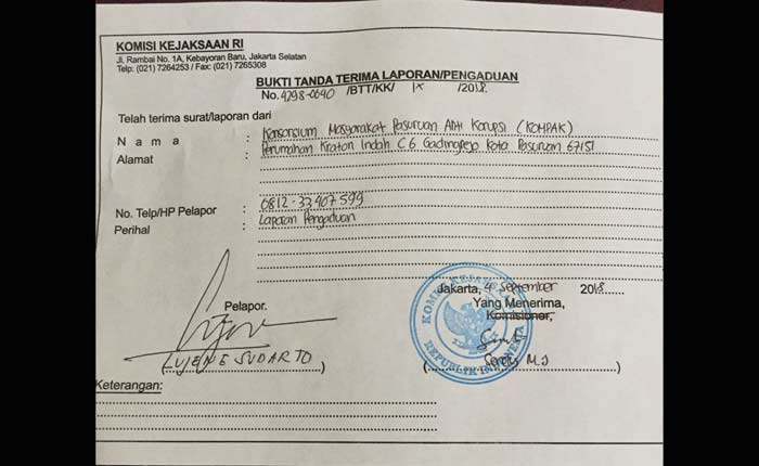 Bukti tanda terima laporan ke Komisi Kejaksaan. foto: FUAD/ BANGSAONLINE