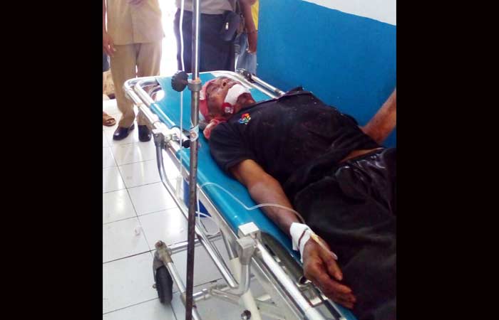 Salah satu korban pembacokan Mahmudi yang mendapat perawatan. 