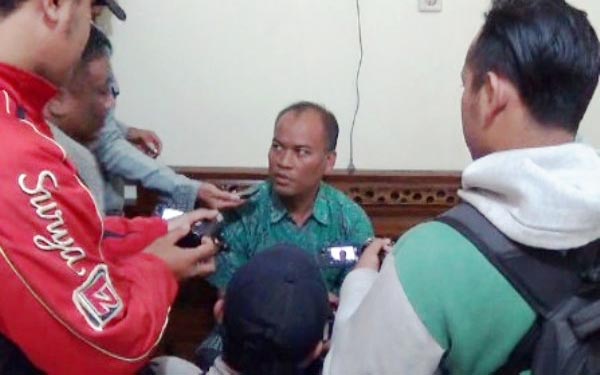 Kuasa hukum korban, Zaenal Arifin. (foto: arif kurniawan/BANGSAONLINE)