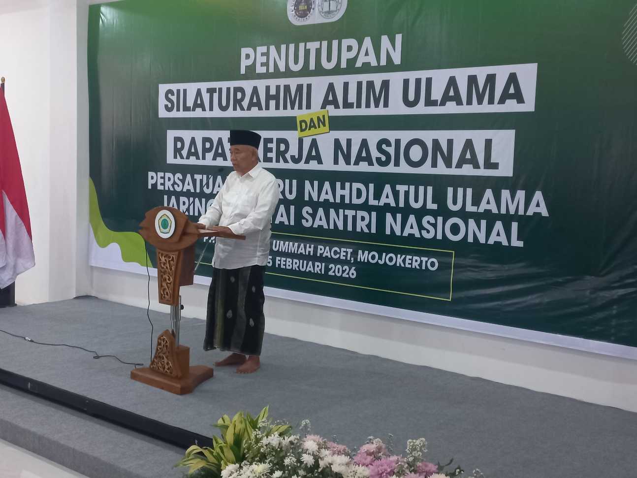Kiai Asep saat memberikan sambutan di penutupan Rakernas