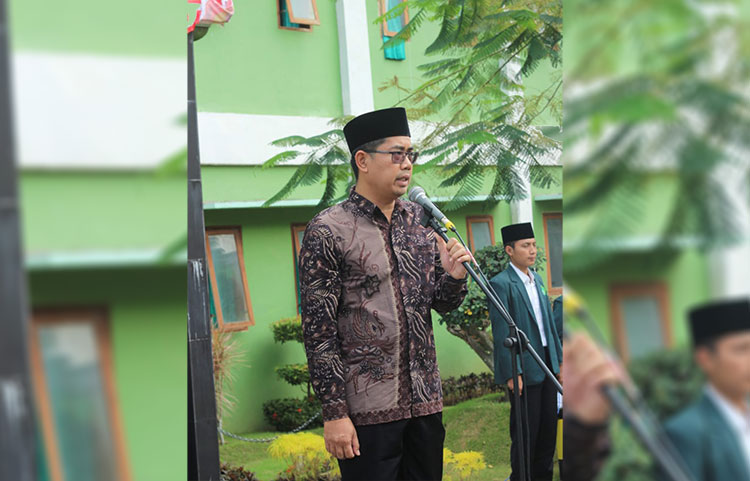 Wakil Rektor III, Dr. Affan Hasnan M.Pd