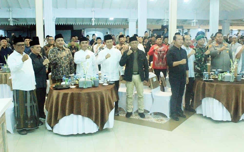 Jajaran Forkopimda Kabupatan dan Kota Pasuruan saat rapat koordinasi membahas kamtibmas di Pendopo Nyawiji Ngesti Weganing Gusthi, Kabupaten Pasuruan.