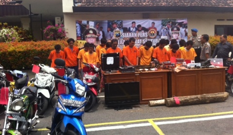 Polres Kediri membeber hasil Operasi Sikat Semeru 2015. foto:arif kurniawan/BangsaOnline.com