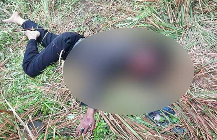 Korban saat ditemukan di lokasi. foto: SOFFAN/ BANGSAONLINE