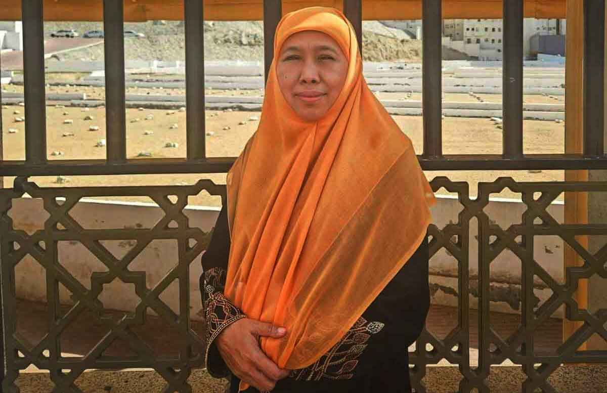 Khofifah Indar Parawansa saat ziarah ke pemakaman Ma