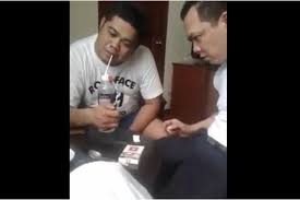Video dua anggota DPRD yang asyik mengkonsumsi sabu menjadi viral. Foto : istimewa