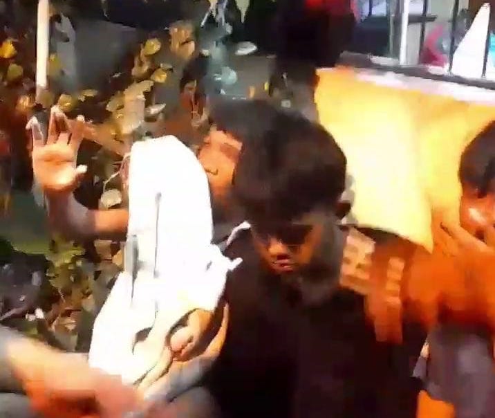 Tangkapan layar video saat 3 remaja yang diduga gangster berhasil diamankan warga