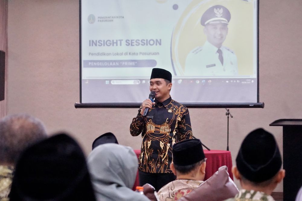 Wali Kota Pasuruan, Adi Wibowo saat memberi sambutan di acara sarasehan ini