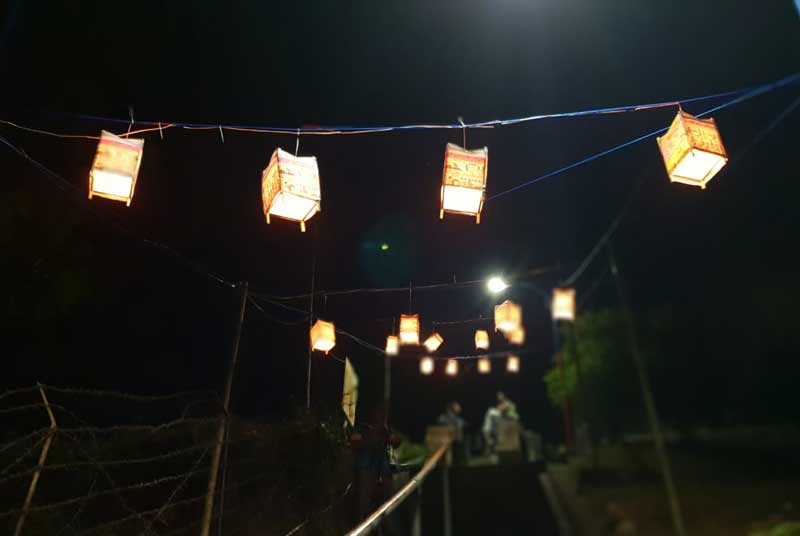 Gantungan lampion Damar Kurung. foto: SYUHUD/ BANGSAONLINE
