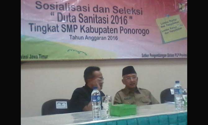 Serta Kepala Bappeda Ir Sumarno MM bersama Wakil Bupati Sujarno. foto: yahya ali/ BANGSAONLINE