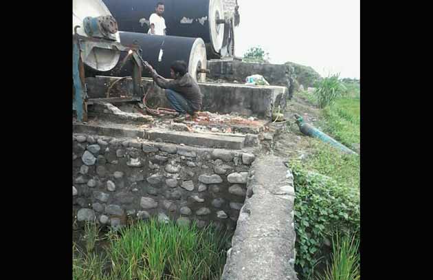 Mesin separator di kawasan pesisir selatan, Desa Bago, Kecamatan Pasirian, hanya tersisa sebagian setelah raib satu per satu.
