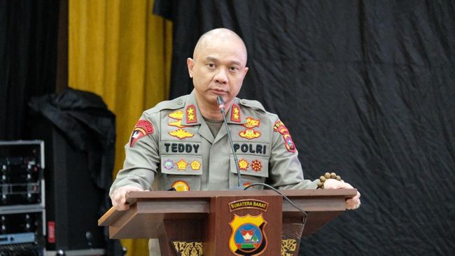 Irjen Teddy Minahasa Putra. Foto: sijunjung.sumbar.polri.go.id/CNN