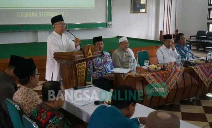 Dr Ir KH Salahuddin Wahid (Gus Solah) saat meresmikan Pusat Kajian Pemikiran KHM Hasyim Asy