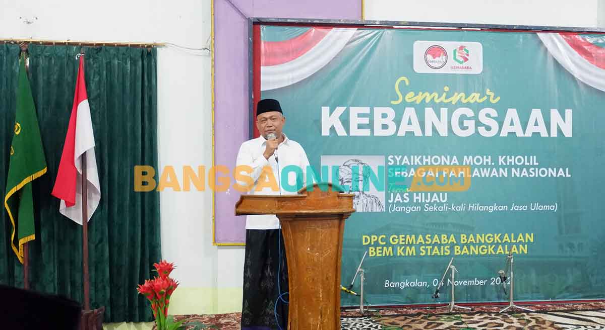 Anggota Komisi V DPR RI dari Fraksi PKB, Syafiuddin, saat memberi sambutan di peringatan Hari Pahlawan 2025. Foto: SUBAIDAH/BANGSAONLINE