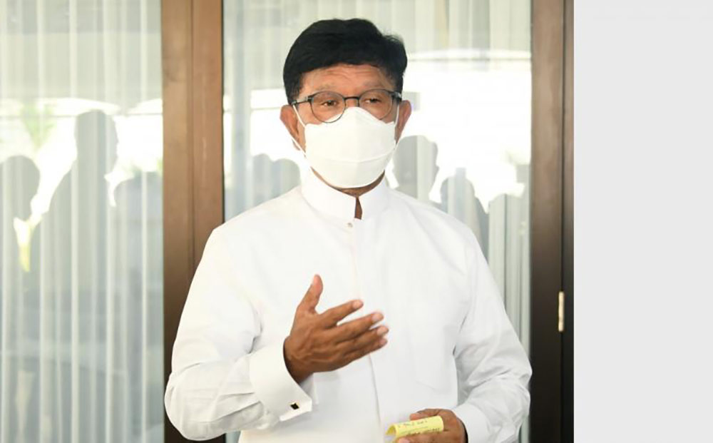 Johnny G. Plate saat menyampaikan perkembangan situasi terkini di Rumah Dinas Widya Chandra, Jakarta Selatan, Minggu (10/04/2022).
