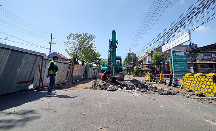 Jembatan Latek mulai dibangun oleh BBPJNN VIII. (foto: ist)