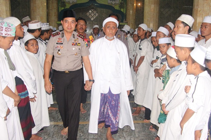 Kenalkan Diri, Kapolres Baru Gresik Sowan ke Sejumlah Kiai