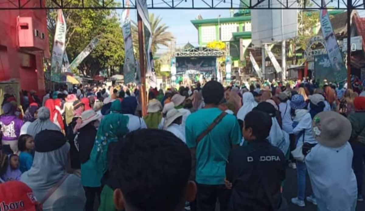 Antusias masyarakat saat mengikuti gerak jalan yang digelar DPC PKB Kota Batu.