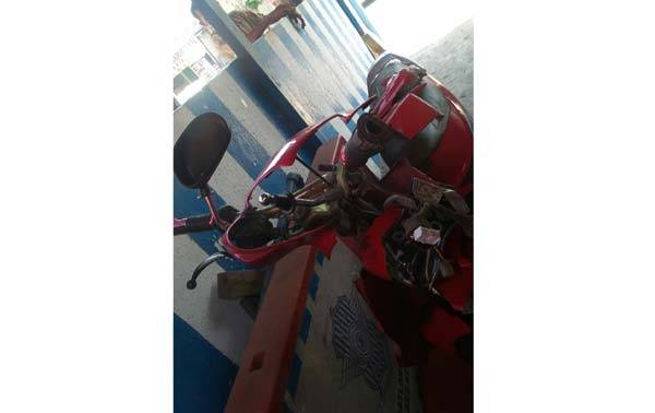 Sepeda motor milik korban saat diamankan di Mapolsek Gampengrejo, Kabupaten Kediri. (foto: dendi martoni/BANGSAONLINE)