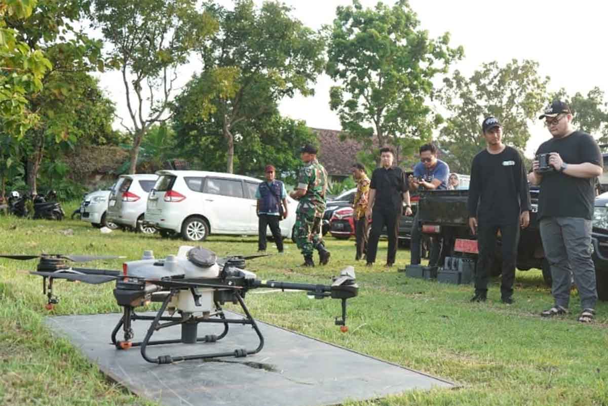 Tarik Minat Petani Milenial, Bupati Kediri Beri 5 Drone