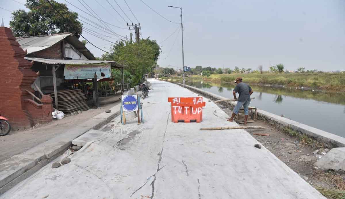 Proyek Betonisasi Ruas Jalan Di Candi Sidoarjo Capai 36 Persen