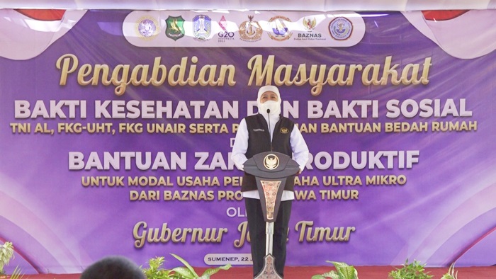 Gubernur Khofifah saat memberikan sambutan. 