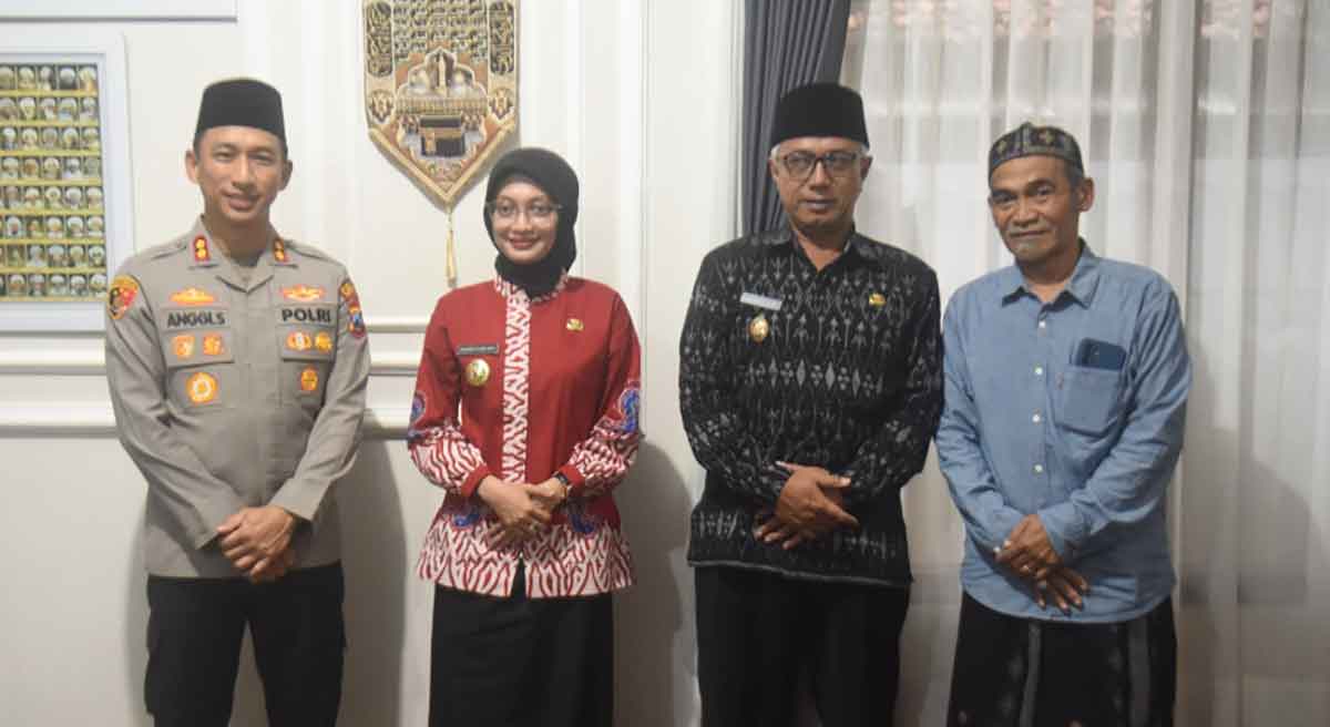 Kapolres Kediri Kota, Wali Kota Kediri, Wakil Wali Kota Kediri, dan KH.Athoilah Sholahuddin di Pondok Pesantren Lirboyo. Foto: Ist