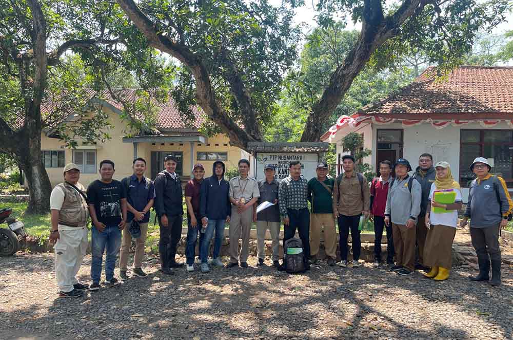 Seksi Pengadaan Tanah dan Pengembangan bersama Satgas B Pengadaan Tanah melaksanakan kegiatan inventarisasi tanaman dan pengambilan foto udara di lokasi rencana pembangunan PLTS di Kecamatan Kejayan dan Pasrepan. (Ist)