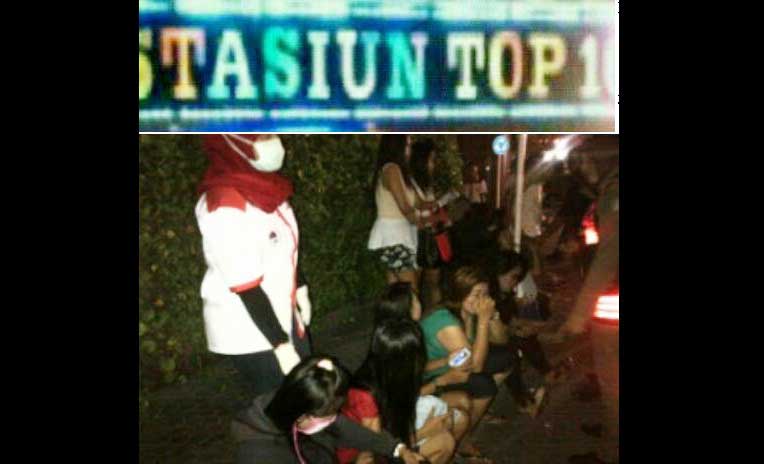 Pengunjung diskotik station saat menunggu tes urine. foto: ekoyono/ BANGSAONLINE