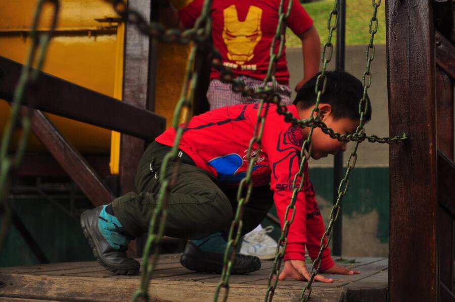 Sudah sembuh, menganggap telah menjadi spiderman. foto: https://allthatsinteresting.com/