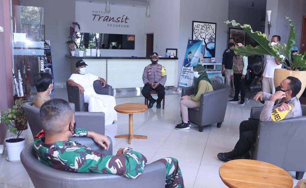 Wali Kota Pasuruan Saifullah Yusuf (Gus Ipul) didampingi Kapolres Pasuruan Kota AKBP Arman, Dandim 0819 Letkol Infantri Nyarman, dan Kepala Dinas Kesehatan Serly, saat melakukan peninjauan beberapa hotel, Selasa (28/7/2021). foto: ist.
