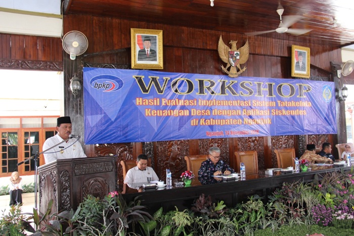 Wakil Bupati Nganjuk Marhaen Jumadi saat memberikan sambutan kepada peserta workshop. Foto: BAMBANG/ BANGSAONLINE