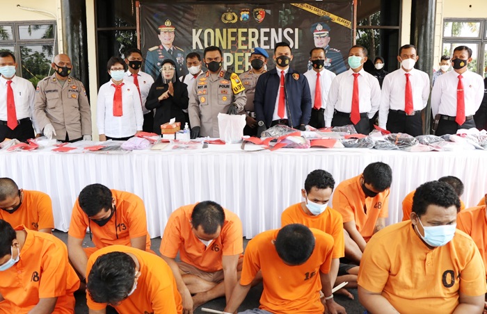 Kapolres Nganjuk AKBP Boy Jeckson Situmorang saat konferensi pers pengungkapan kasus tindak pidana umum periode November 2021.