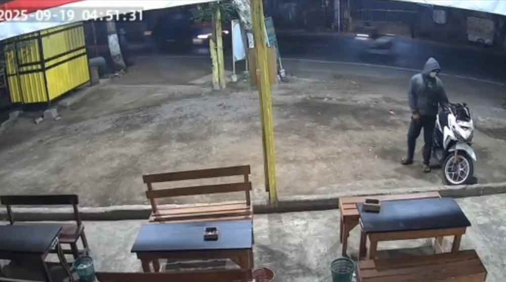 Terekam CCTV, Motor Pemilik Warkop di Pasuruan Raib saat Ditinggal Main Hp