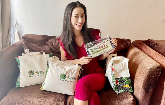 RR Ayu Maulida Putri akan mengenakan batik tulis pamekasan dalam ajang Miss Universe 2021 di Amerika Serikat.
