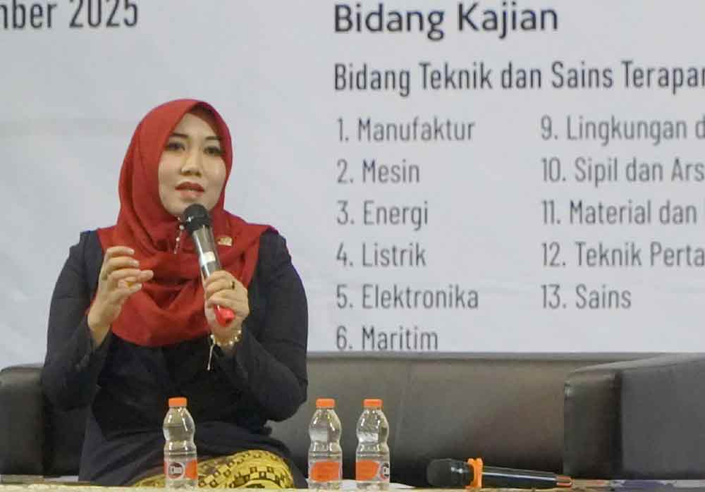 Anggota DPD RI, Lia Istifhama menjadi pembicara dalam Sentrinov ke-11 tahun 2025, yang digelar di Politeknik Perkapalan Negeri Surabaya (PPNS). foto: Lia for Bangsa.