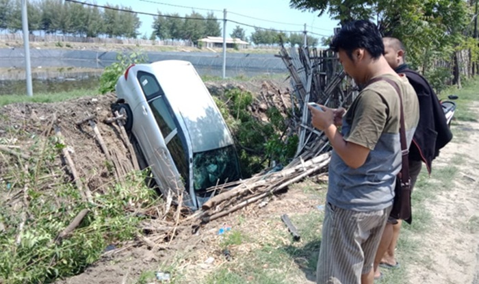 Kondisi mobil Daihatsu Xenia sebelum dievakuasi.