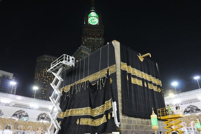 Kiswah baru akan dipasang di Kabah pada hari Rabu malam. (SPA)