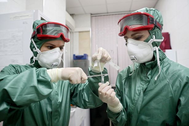 Pengambilan sampel. foto: mirror.co.uk